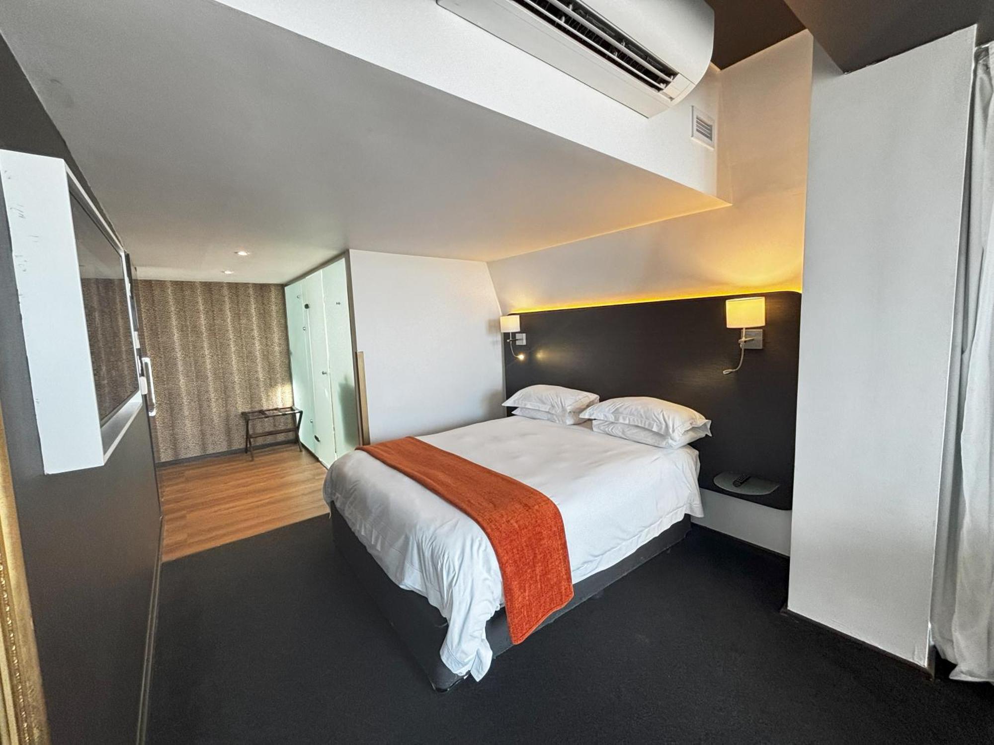 Luxury Room,1678687762:JPEG